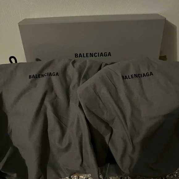 Balenciaga Black and Gold Nappa Leather Slides - Picture 8 of 9